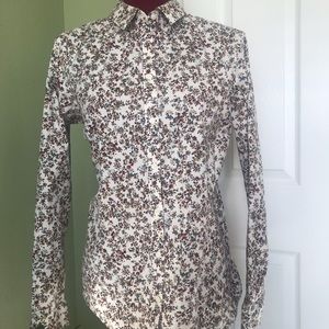 Eddie Bauer button down shirt. Stretch & wrinkle resistant. Pretty floral print!